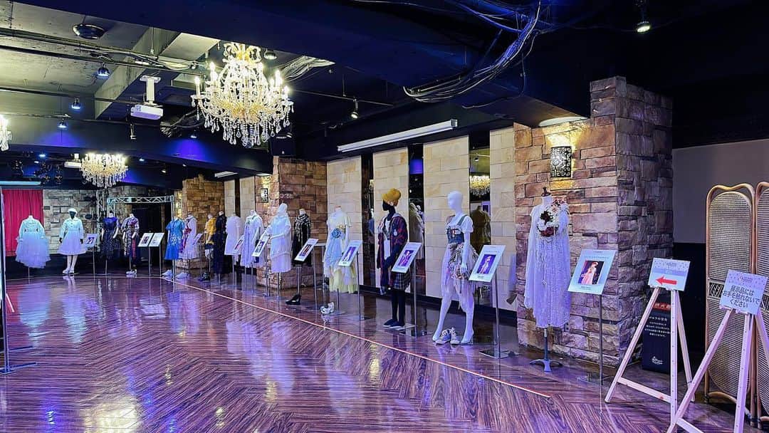 南條愛乃のインスタグラム：「【衣装&グッズ展】 こんなかんじー！ 一般チケットはまだあるみたいだから良かったら遊びにきてねー！ コラボドリンク一杯ついてきまーす！」