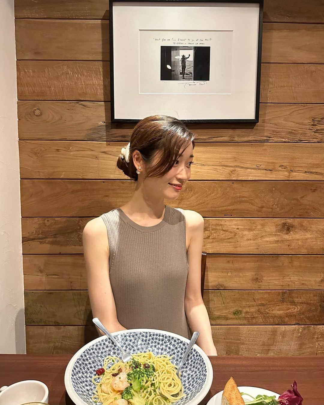 牧野結美さんのインスタグラム写真 - (牧野結美Instagram)「いつもの週末🥑♡  夫も私も仕事が土日休みなので、 週末は、お互い食べたいものを考えて ランチ→カフェでお茶して 夕方にはお家というプランが多いです🥨  お互い食べたいものを出し合うといっても 🙋🏻‍♂️→肉！焼肉、ハンバーグ、ハンバーガー🍔 🙋🏻‍♀️→和食、お蕎麦…パスタかな？  となるので。笑  この日は、ハンバーグもパスタもある イタリアンのお店でランチをしました🍝♡  カフェは、最近の私の好みに合わせてくれて 餡子が食べられるお店に🍡 焼いたお団子に大納言あずき＋きなこトッピングが 最強においしかった😋💕  夫は冷たいお抹茶を頼んでおいて 「うわっ！抹茶ラテ出てくると思ったのに🤦🏻‍♂️」と 残念がってた様子が面白かったです😆笑  #週末の過ごし方 #2人暮らし #夫婦デート #夫婦二人暮らし #夫婦ふたり暮らし #夫婦円満 #夫婦円満の秘訣 #夫婦でお出かけ #夫婦時間 #夫婦共働き」7月8日 10時19分 - yumi_makino_