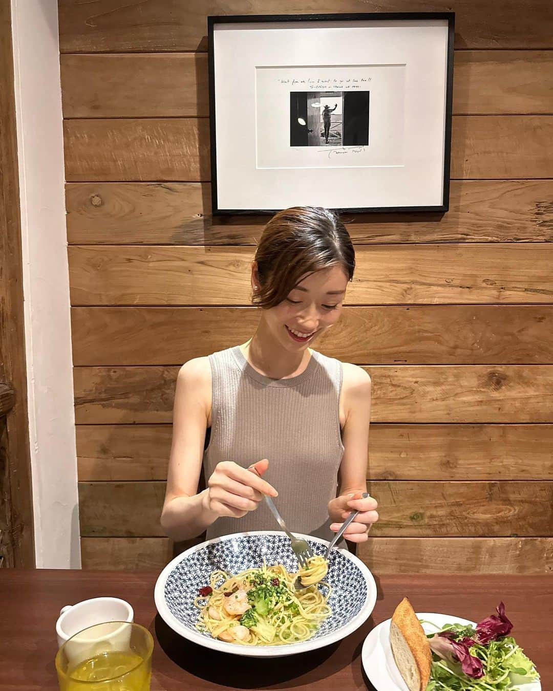 牧野結美さんのインスタグラム写真 - (牧野結美Instagram)「いつもの週末🥑♡  夫も私も仕事が土日休みなので、 週末は、お互い食べたいものを考えて ランチ→カフェでお茶して 夕方にはお家というプランが多いです🥨  お互い食べたいものを出し合うといっても 🙋🏻‍♂️→肉！焼肉、ハンバーグ、ハンバーガー🍔 🙋🏻‍♀️→和食、お蕎麦…パスタかな？  となるので。笑  この日は、ハンバーグもパスタもある イタリアンのお店でランチをしました🍝♡  カフェは、最近の私の好みに合わせてくれて 餡子が食べられるお店に🍡 焼いたお団子に大納言あずき＋きなこトッピングが 最強においしかった😋💕  夫は冷たいお抹茶を頼んでおいて 「うわっ！抹茶ラテ出てくると思ったのに🤦🏻‍♂️」と 残念がってた様子が面白かったです😆笑  #週末の過ごし方 #2人暮らし #夫婦デート #夫婦二人暮らし #夫婦ふたり暮らし #夫婦円満 #夫婦円満の秘訣 #夫婦でお出かけ #夫婦時間 #夫婦共働き」7月8日 10時19分 - yumi_makino_