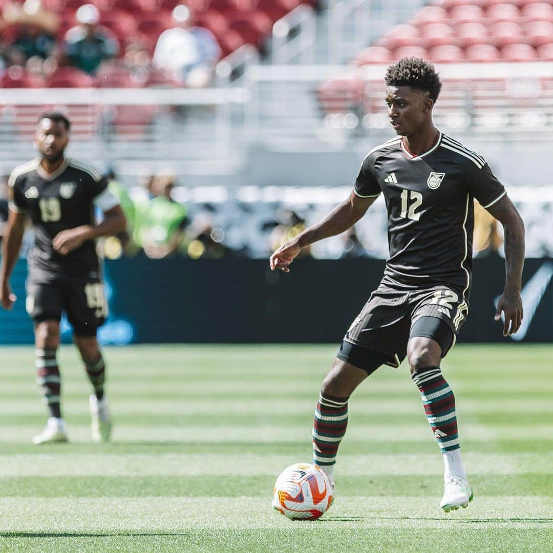 デマライ・グレイさんのインスタグラム写真 - (デマライ・グレイInstagram)「Next Stop 🔜 #GoldCup Quarter-Final!   @jff_football 🇯🇲」7月8日 10時15分 - demarai