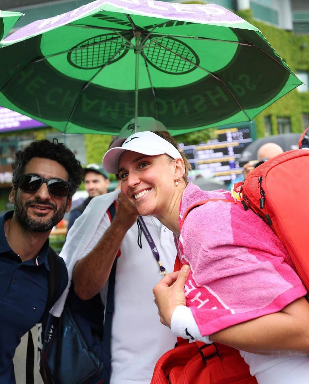 WTA（女子テニス協会）さんのインスタグラム写真 - (WTA（女子テニス協会）Instagram)「Welcome to the final 16 🤘🏄‍♀️  @biahaddadmaia | #Wimbledon」7月8日 21時59分 - wta