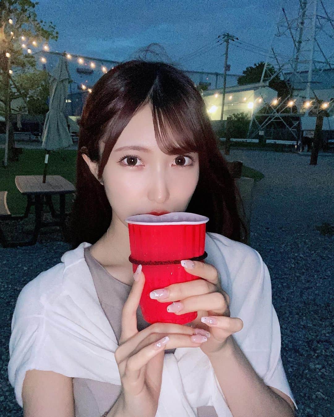 のインスタグラム：「今年初BBQ🍖🥩🥓 タンとえび食べれて大満足でした  #アイドル #モデル #自撮り #自撮り女子 #bbq #お酒 #お酒好きな人と繋がりたい #お酒好き女子 #鎖骨 #鎖骨フェチ #idol #japanesegirl #model #fyp」
