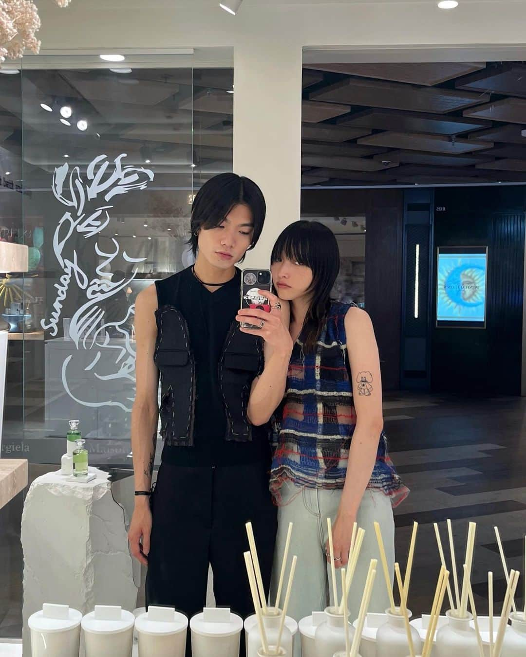 タクロウ・チェウンさんのインスタグラム写真 - (タクロウ・チェウンInstagram)「The store features an interactive LED screen that activates when customers pick up a specific fragrance. The screen springs to life and displays a bespoke video capturing the scent’s ambience.  Maison Margiela fragrance embarked on an exclusive creative collaboration with French artist Olga Prader, transforming the boundary between nature and the city. Prader's evocative illustrations capture the essence of love and shared memories, reflecting Maison Margiela's ethos of evoking emotions through scent. Olga Prader employs her signature minimalist line style, combined with Maison Margiela's classic "bianchetto" white paint elements, to create a pure white, anonymous, and fluid art space.  Delve into the world of bespoke personalisation with your 100ml fragrance purchase. Customise your couture pouch with a picture of your choice and add a meaningful touch to the fragrance label with a name, phrase, or special characters that hold significance to you.   @maisonmargielafragrances #maisonmargielafragranceshk #smellslikememories #K11MUSEA #maisonmargielahk」7月8日 21時55分 - takuro_hama_cheung