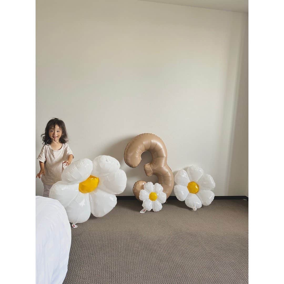 野尻美穂さんのインスタグラム写真 - (野尻美穂Instagram)「ひなた3歳🫶🏻 眠くなる前の最恐不機嫌により親たち汗だくで大変でしたが、それ以外は素晴らしく楽しめました😋 今年も沢山遊ぼうね〜大好き💞」7月8日 20時25分 - miho_cocoa