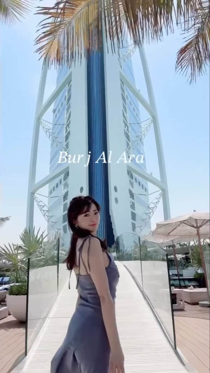 MIHOのインスタグラム：「𝐷𝑢𝑏𝑎𝑖 𝑡𝑟𝑖𝑝 🇦🇪  海外旅行の素敵な写真と動画が たくさんあるからまた気分でUP してくねー🥰🫶  GWにコロナぶりの3年ぶりの海外旅行✈️の ご褒美旅のドバイはゴルフ 以外も楽しんだの！念願の ７つ星ホテル⭐️⭐️⭐️⭐️⭐️⭐️⭐️ の𝑩𝒖𝒓𝒋 𝑨𝒍 𝑨𝒓𝒂𝒃に♡ @burjalarab   全室2階建のバブリーなお部屋🫶に なってるホテルだよ🫶  お部屋もホテルのプールも天国すぎて 最高の景色で最高の思い出🫶 物より海外旅行にお金をかけたい派🥰  #burjalarab#ブルジュアルアラブ#7つ星ホテル」