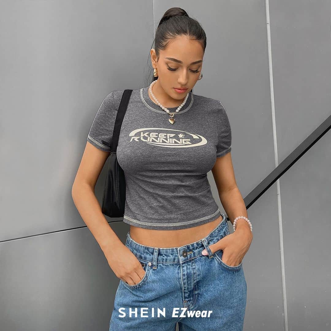 SHEINのインスタグラム：「Make the mood EZ breezy with relaxed street style from EZwear ⭐  🔎17890566  #SHEINEZwear」