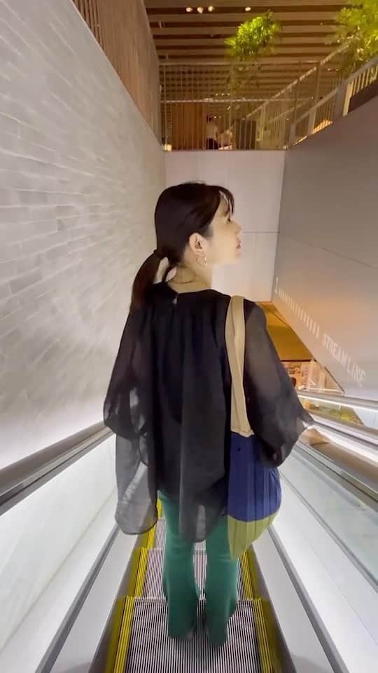 のインスタグラム：「@cbp.tokyo  シアートップス🩶」