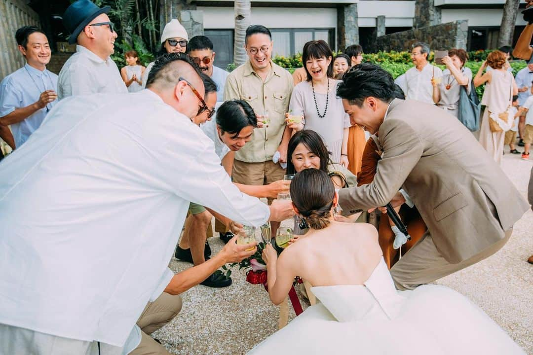 YouAのインスタグラム：「「サイサイの結婚式、めっちゃよかった！めっちゃ楽しかった」  会社の人たちに今でも言ってもらえることが嬉しい☺️って話してくれた新婦さん。私もめっちゃくちゃ嬉しい☺️  ウェディングはおふたり、ゲスト、プランナー みんなの心に残る日です  #セブウェディング #ウェディングドレス  シルカ #リハーサルディナー アバカ #挙式 #カクテルパーティ　 そして #レセプション」