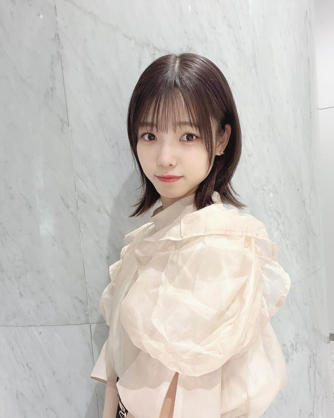 高橋彩音のインスタグラム：「オンラインお話し会ありがとうございました🪽  皆さんとお話ししてとても癒されました 明日からも元気にがんばれます  今日はほわほわのお袖でした☁️🤍」