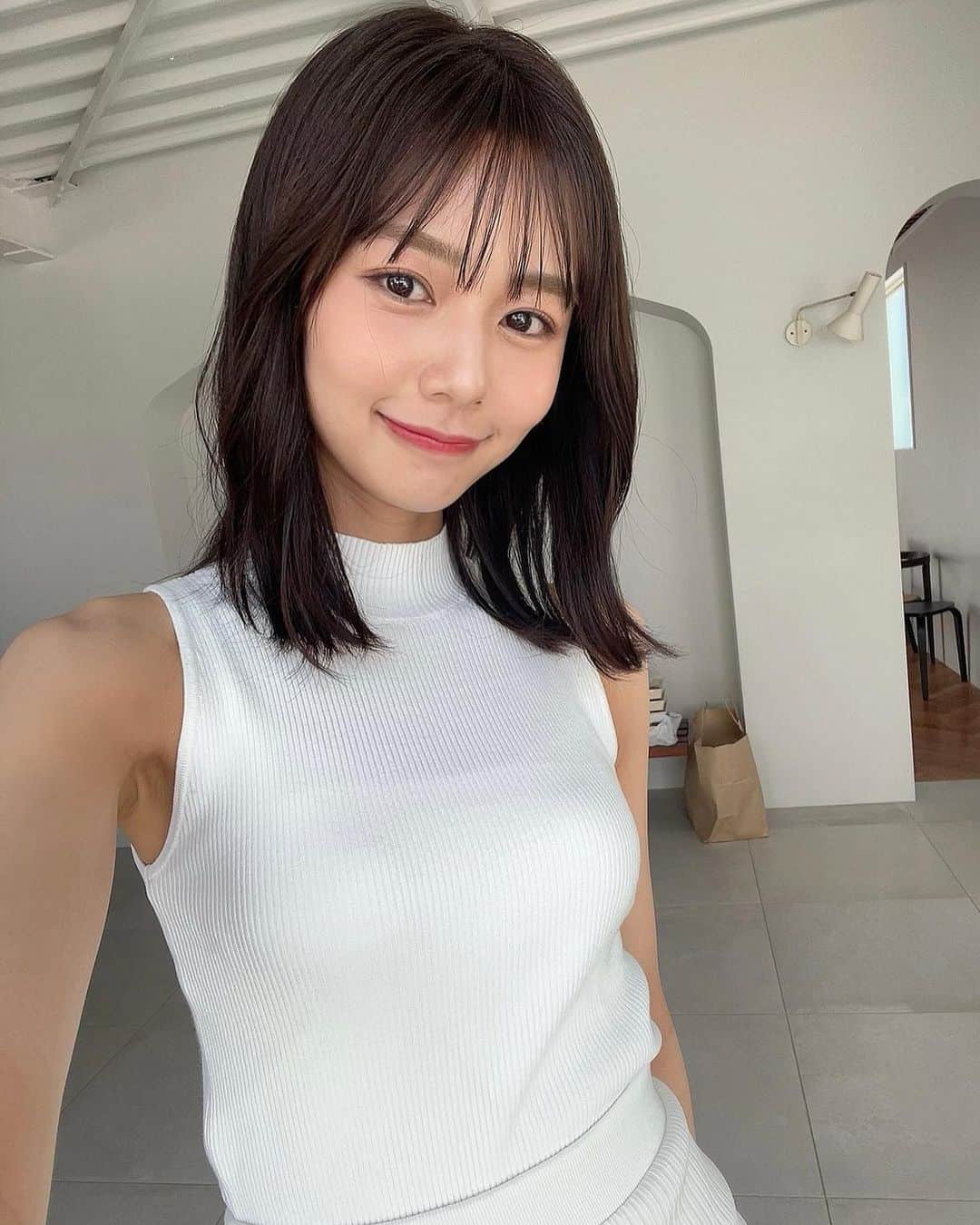杉浦みずきのインスタグラム：「. 撮影前はぜったい眉毛とパリジェンヌする！✨🥹 今回も駆け込み　@une_fleur_sara  さん❤︎ 何もしなくてもまつ毛ちゃんとあがってるから、最初マスカラするの忘れて撮ってたのに全然気づかれなかった😂 眉毛は平行ぽくしてもらってます  @une_fleur_eyebrow」