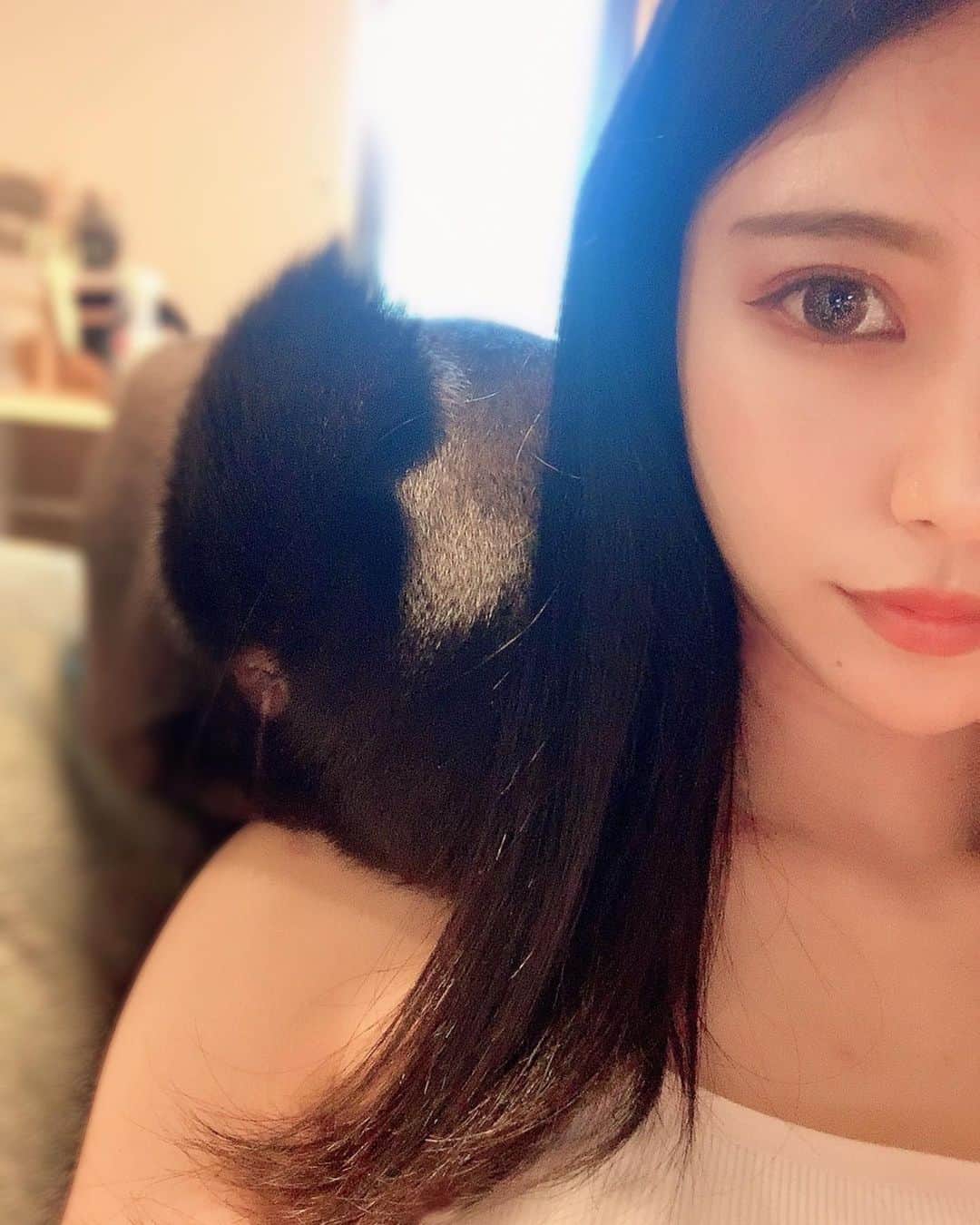 早乙女みれいのインスタグラム：「. . ぺこのおちり🍑 かわちり🍑  なーんで肩に乗せるかな〜笑 . . #福岡#中洲#博多#天神#西中洲 #キャバクラ#キャバ嬢#ラウンジ #ガールズバー#ホステス #歌舞伎町#すすきの #錦#北新地#ミナミ#博多美人 #アイドル#グラビア#モデル#av女優 #ハーフ#可愛い#ドレス #followme#fashion#makeup #gym#workout#model」