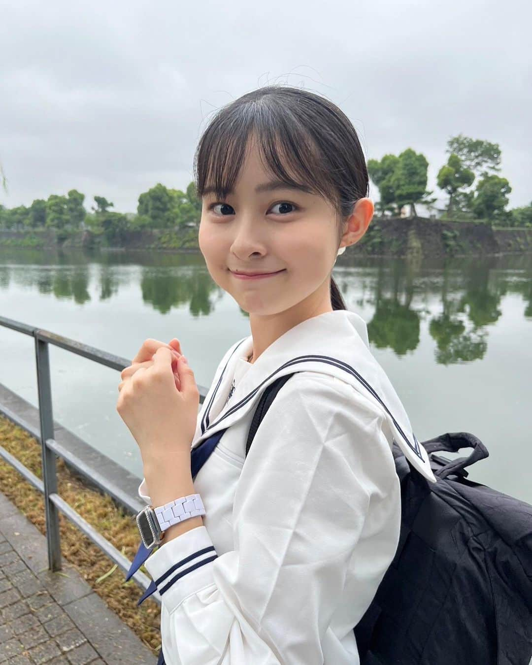 村山千夏のインスタグラム：「こんばんは。 今日は太陽がでたり曇ったり よくわからない天気 私と同じで自由で気まぐれです。  Good evening. It's sunny and cloudy today unpredictable weather Free and capricious like me  #jk#ljk#jk3#現役jk#女子高校生#女子高生#05#05line#17歳#17yearsold #fyp#foryoupage #セーラー服#制服」