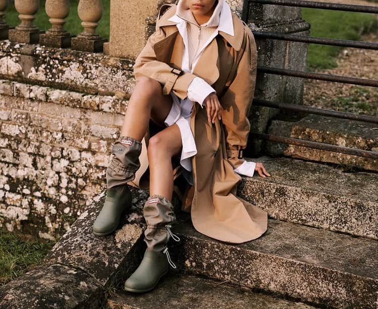 ハンターブーツのインスタグラム：「Boots so cute, you’ll be waiting for the rain.」