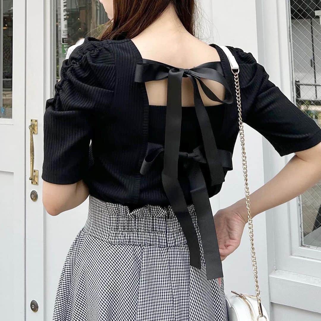 のインスタグラム：「【 pre order item♡】 ⁡ ⁡ ⁡ ⁡ ⁡ ingnistore,zozotownにて先行予約受付中‼︎ (7月中旬〜下旬発送予定) ⁡ ⁡ ⁡ ■スクエアネックBackリボンリブトップス #1231-100545 ¥3,630 (tax in） 3カラー ⁡ ⁡ Backリボンが可愛い新作トップス🩰 ⁡ 大きな2つのリボンがコーデのアクセントに♡ ⁡ 首元はスクエアネックのデザインなので すっきりと綺麗な印象で着ていただけます◎ ⁡ ⁡  ┈┈┈┈┈┈┈┈┈┈┈┈┈┈┈┈┈ ┈┈┈┈┈┈ ⁡ ⁡ ⁡ 〈INGNIコーデを大募集♡〉 @ingnistoreと#ingniコーデ のタグをつけて投稿していただいた方の中から、随時公式アカウントにてご紹介させていただきます‼︎ ⁡ ⁡ ⁡ #INGN I#ingni #fashion #2023 #ss #오오티디 #패션#穿配不重样#春 #ファッション #トレンド #大人可愛い #かわいい #トレンドコーデ #フェミニン #フェミニンコーデ ⁡ ⁡ ⁡」