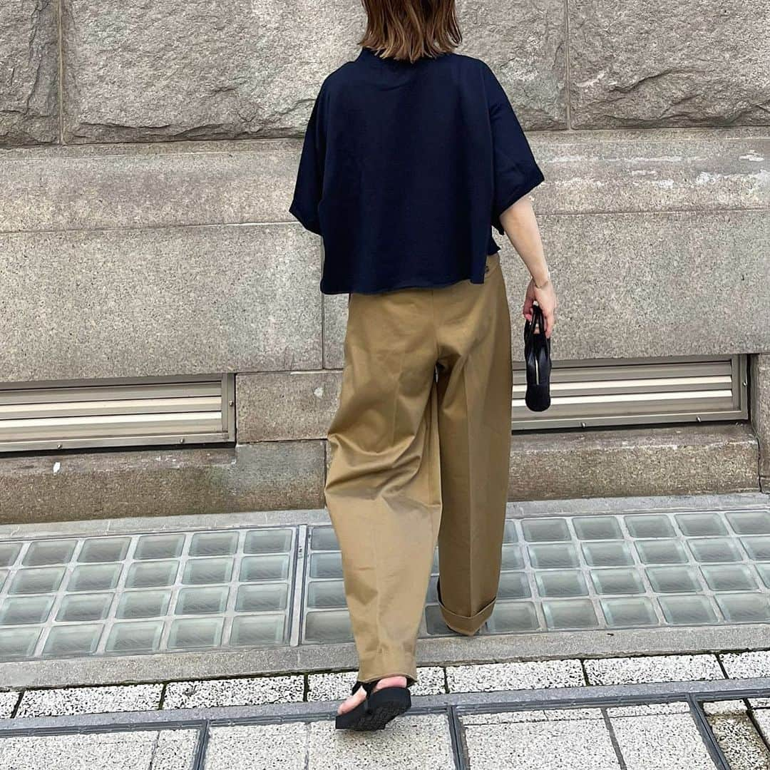 amy102_happyさんのインスタグラム写真 - (amy102_happyInstagram)「リクエストを頂いていたmy Gurkhaのベージュと、　　　　 urake cropped teeのnavy。　　　　　　　　　　　　　　　 urake cropped teeの白とのコーディネートは、一番最初の投稿にピン留めしてます。　　　　　　　　　　 そして、ホームページで詳細が公開されてます✨　　　　　　　　　　 着丈等ご確認頂ければ嬉しいです😊　　　　　 @manonfripes  7/10 21:00から発売です。　　　　　　　　　　　　　　　　　　　　　　  #シンプル#シンプルコーデ#ootd#fashion#コーディネート#coordinate#cluel#fudge#오오티디#데일리패션#madeinjapan #マノンフリップ」7月8日 21時05分 - amy102_happy