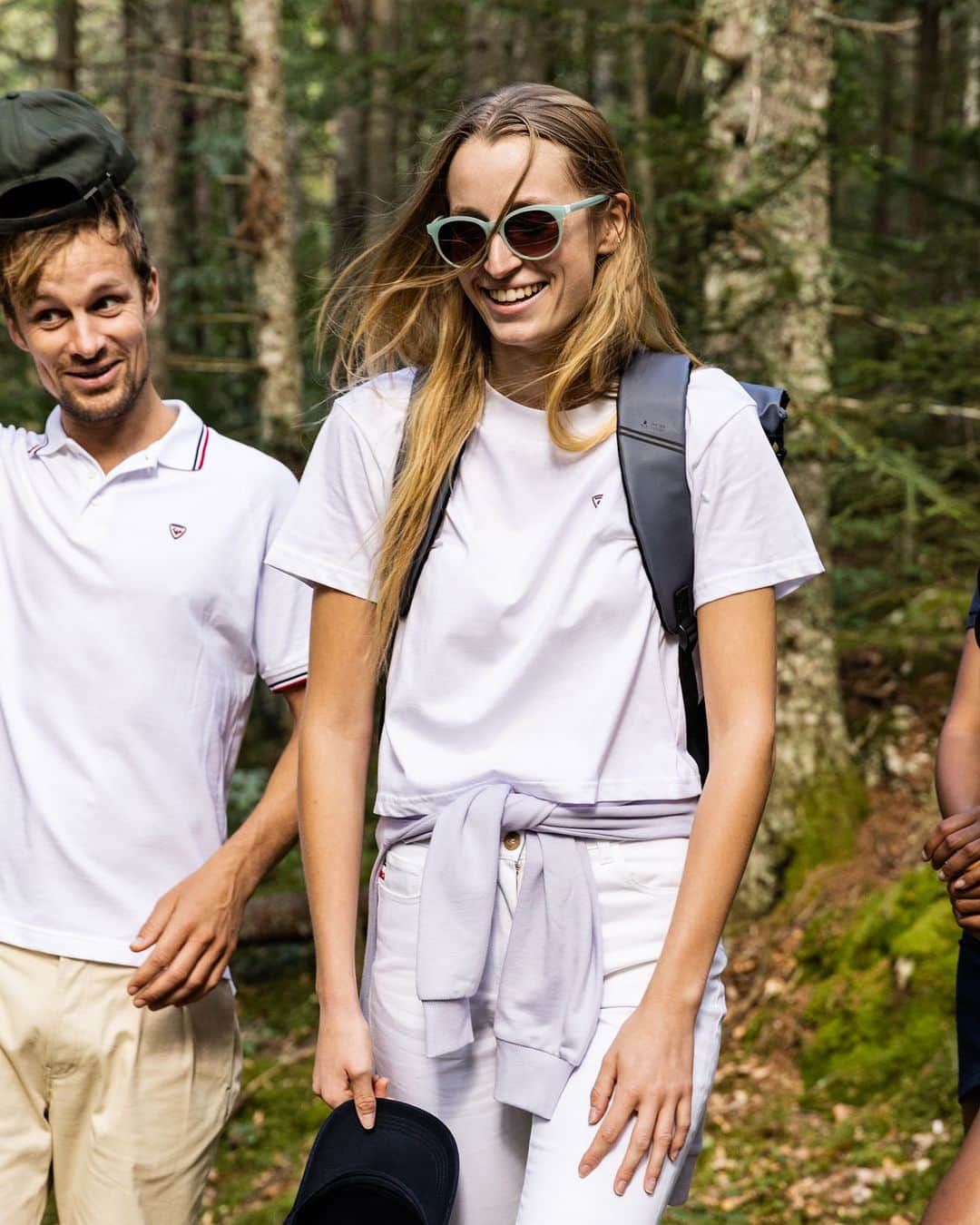 のインスタグラム：「Nothing beats a walk in nature with the squad! 😎🤳  It's never too early to start planning for your next summer vacation. Discover our spring-summer collection and get ready to set off on new adventures. 🌞  #Anotherbestday  📸 @garnier_louis_photo」