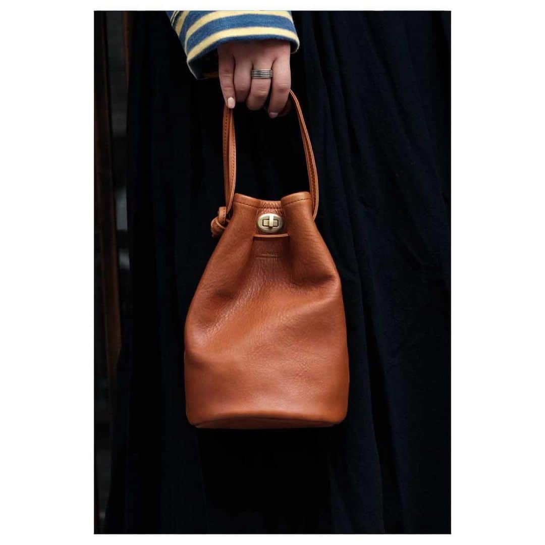 スロウのインスタグラム：「・・・  2023SS  bono twist bonsac  #slow #slowbag」