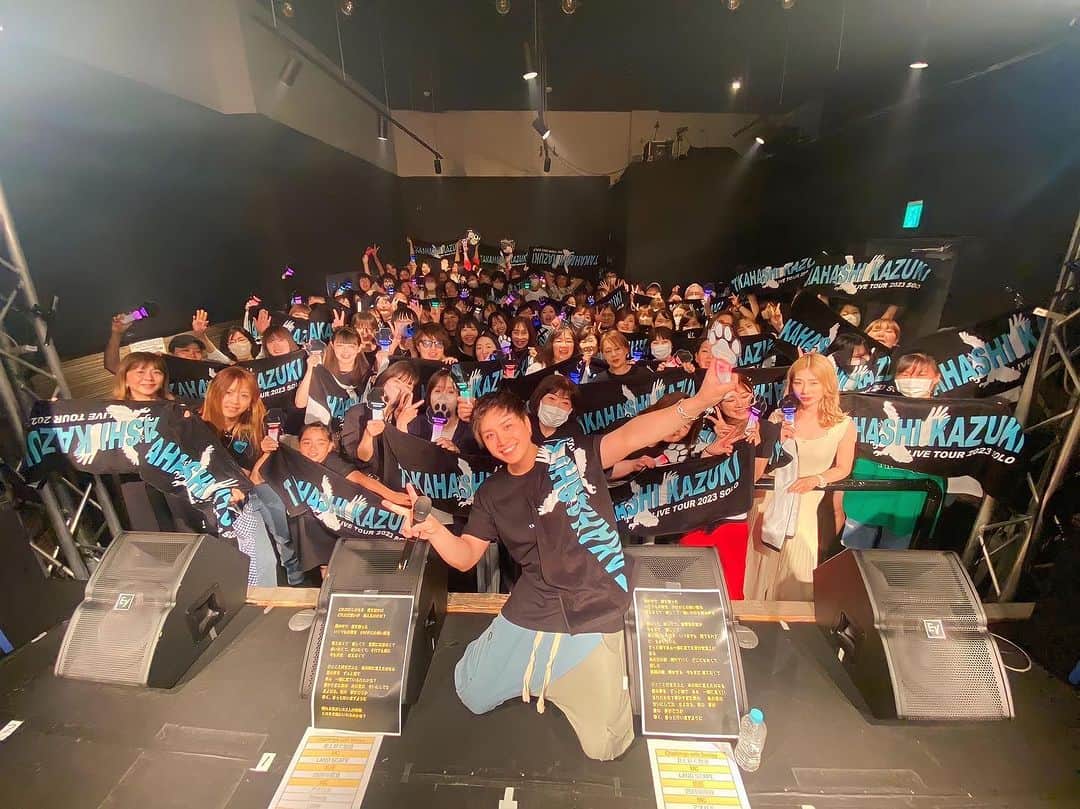 のインスタグラム：「🔥全国ツアーSOLO🔥  ツアー初日は名古屋！！！！！  名古屋にしてよかったほんとに。 出た瞬間のあの声のおかげで 一瞬で楽しむスイッチはいったわ！笑  おれとfamilyの関係性 本当に自慢やし誇り🤝  あっという間の1時間半やったよな笑  新曲どうやった？😏 感想聞かせてくれー！！！！  #髙橋一輝 #初全国ツアーSOLO」