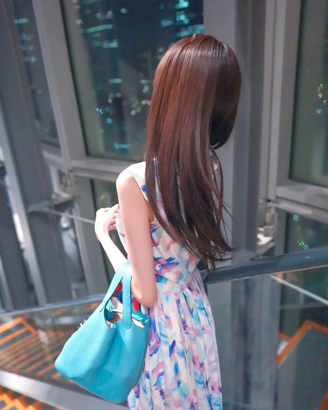 愛沢えみりさんのインスタグラム写真 - (愛沢えみりInstagram)「髪の毛サラサラになりたい！🦢」7月8日 21時11分 - emiri_aizawa