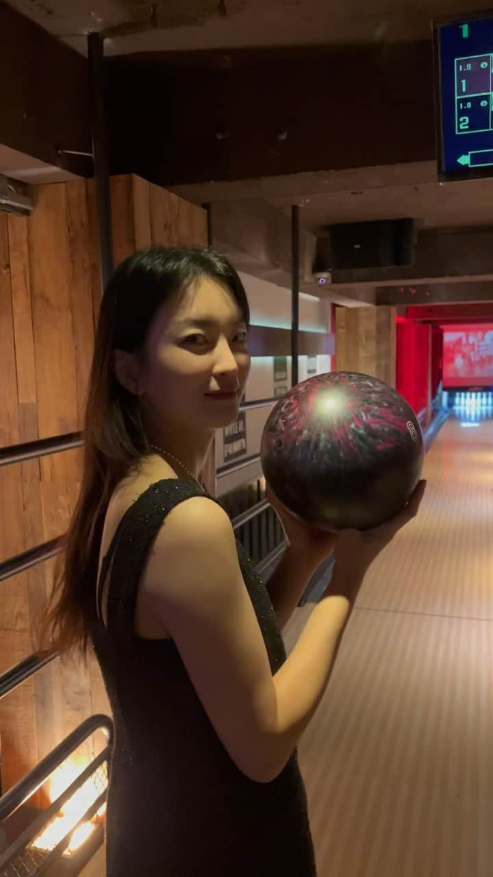 jiesuuのインスタグラム：「스트라이크🎳🖤」