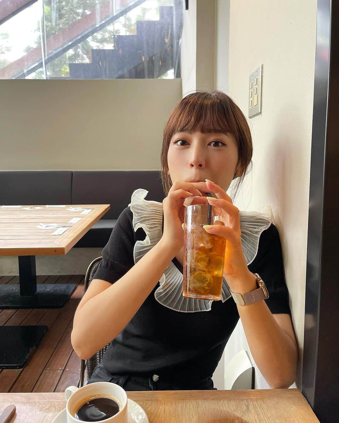 夏江紘実のインスタグラム：「. アイスティーとホットコーヒー🍹☕️💭 どっちも頼んでた🥹🤎笑 . . .」