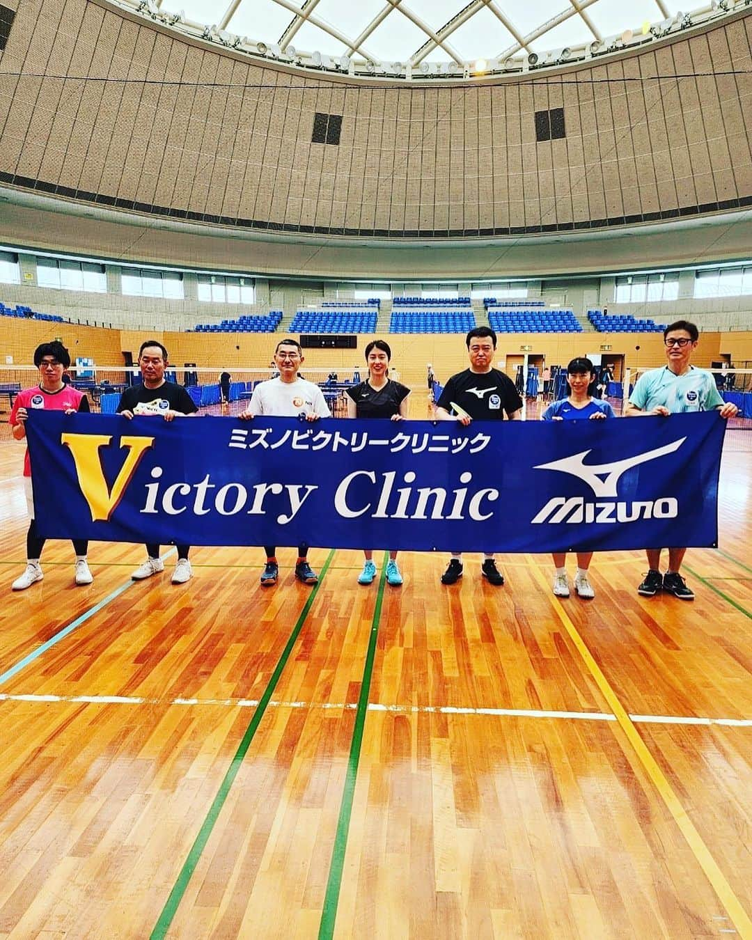 栗原文音さんのインスタグラム写真 - (栗原文音Instagram)「. MIZUNO Victory Clinic in 大阪府交野市  久しぶりのvictoryクリニック✨ 午前は子供向けに👦👩 午後は大人向けに講習をさせてもらいました🏸 今日の体育館はとーっても暑かった🥵 でも参加者の皆さんすっごく元気よく 最後までついてきてくれました〜♪  参加してくださった皆さん！ ありがとうございました😊  明日は滋賀県へ〜🏸  #ミズノビクトリークリニック #mizunovictoryclinic #バドミントン #大阪府交野市 #いきいきランド交野 #講習会」7月8日 21時16分 - ayane0927