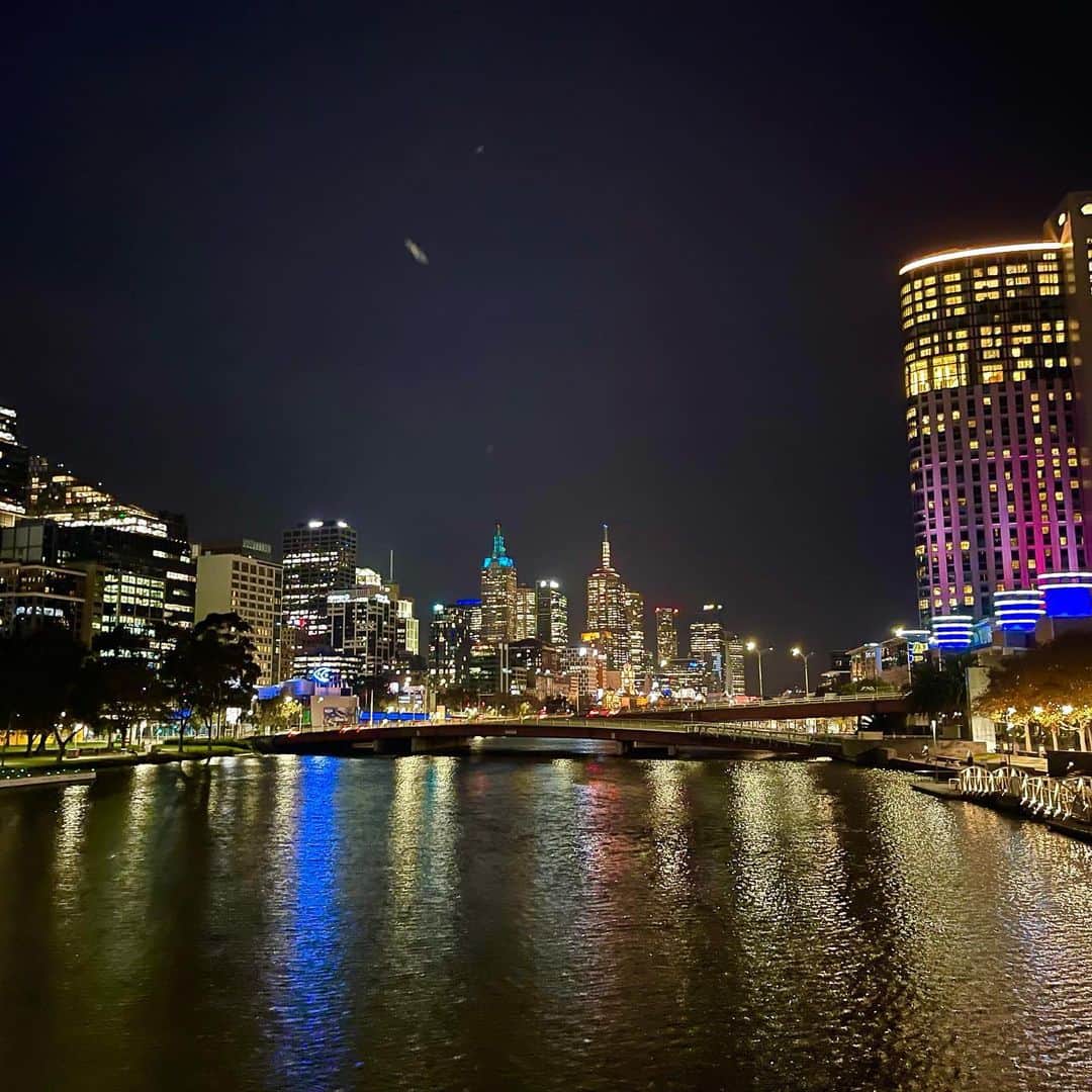 渡辺悠雅さんのインスタグラム写真 - (渡辺悠雅Instagram)「The city is beautiful at night 🌃🤙 #Melbourne #Australia」7月8日 21時18分 - yu7.w