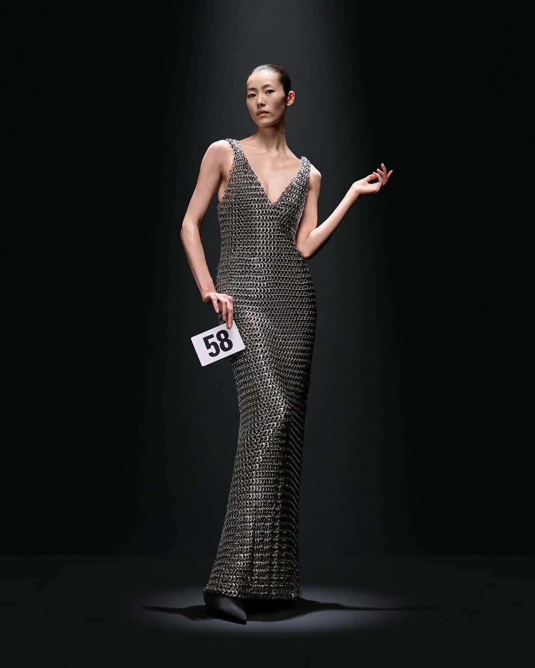 リウ・ウェンのインスタグラム：「Ended Paris couture week with this sensational chainmail dress by @balenciaga! What an honor to help showcase it for the hardworking team. Thank you also to Demna @mrt4000 @danielvdg @ingegrognard @garygillhair 🩵」