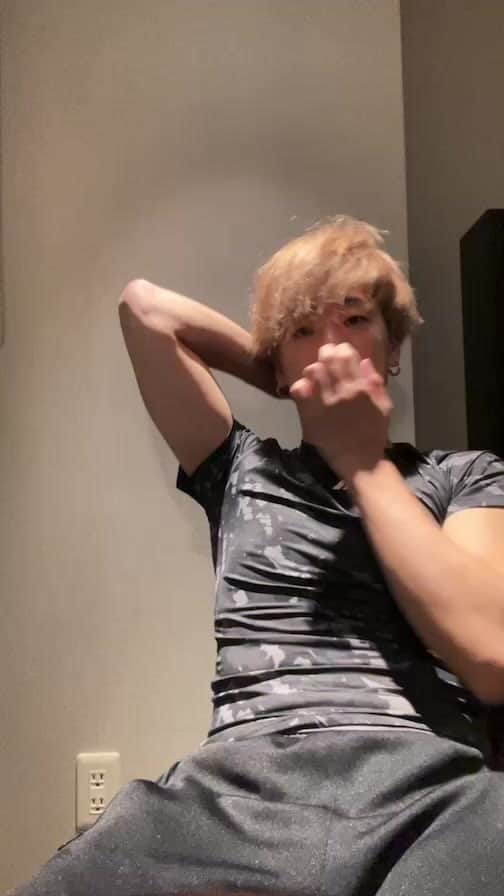 のインスタグラム：「急遽でそして内容の薄い配信ですみません。笑 しばらくしたら消します。笑」