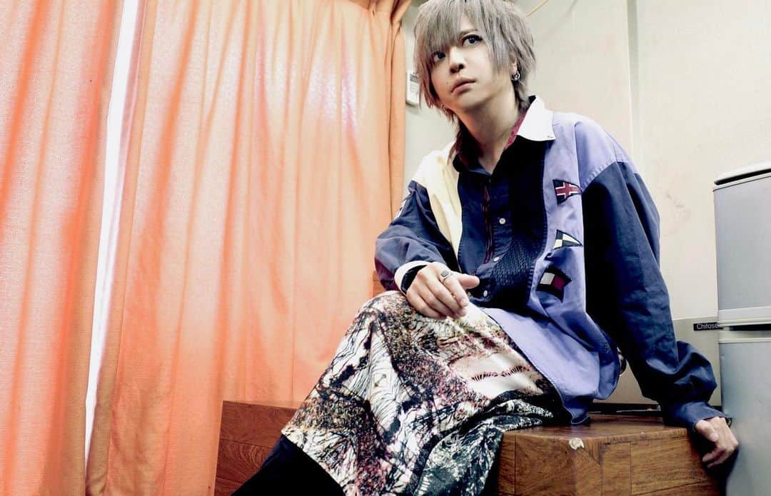 のインスタグラム：「Everything Inside Me is Changing  大阪ありがとう。素敵なファンの方ばかりで嬉しいです。協力してくれてありがとう。 #buglug #iconツアー #大阪」