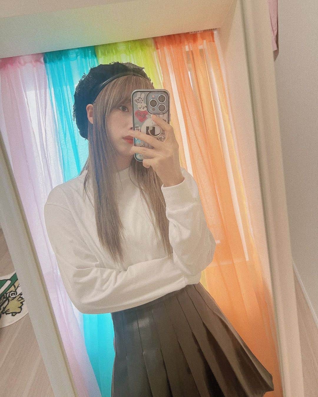 のインスタグラム：「🩷🩵💚🧡 ⁡ お部屋のお気に入りゾーン😉 ⁡」