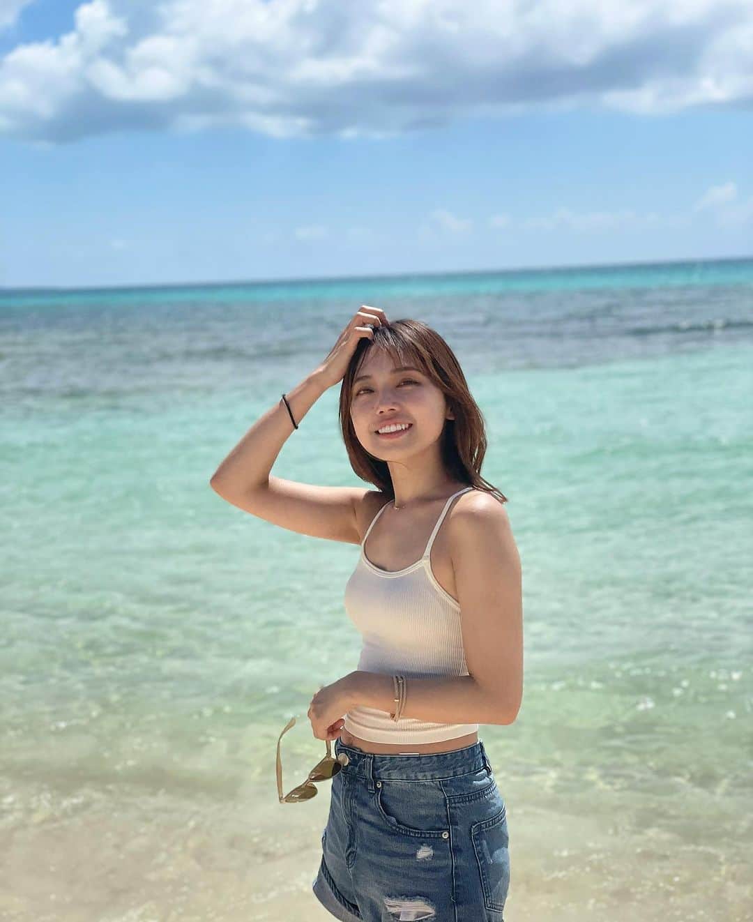 すえきひなたのインスタグラム：「暑いね〜 今年もきれいな海いきたーい . . これは去年☺️ #宮古島」