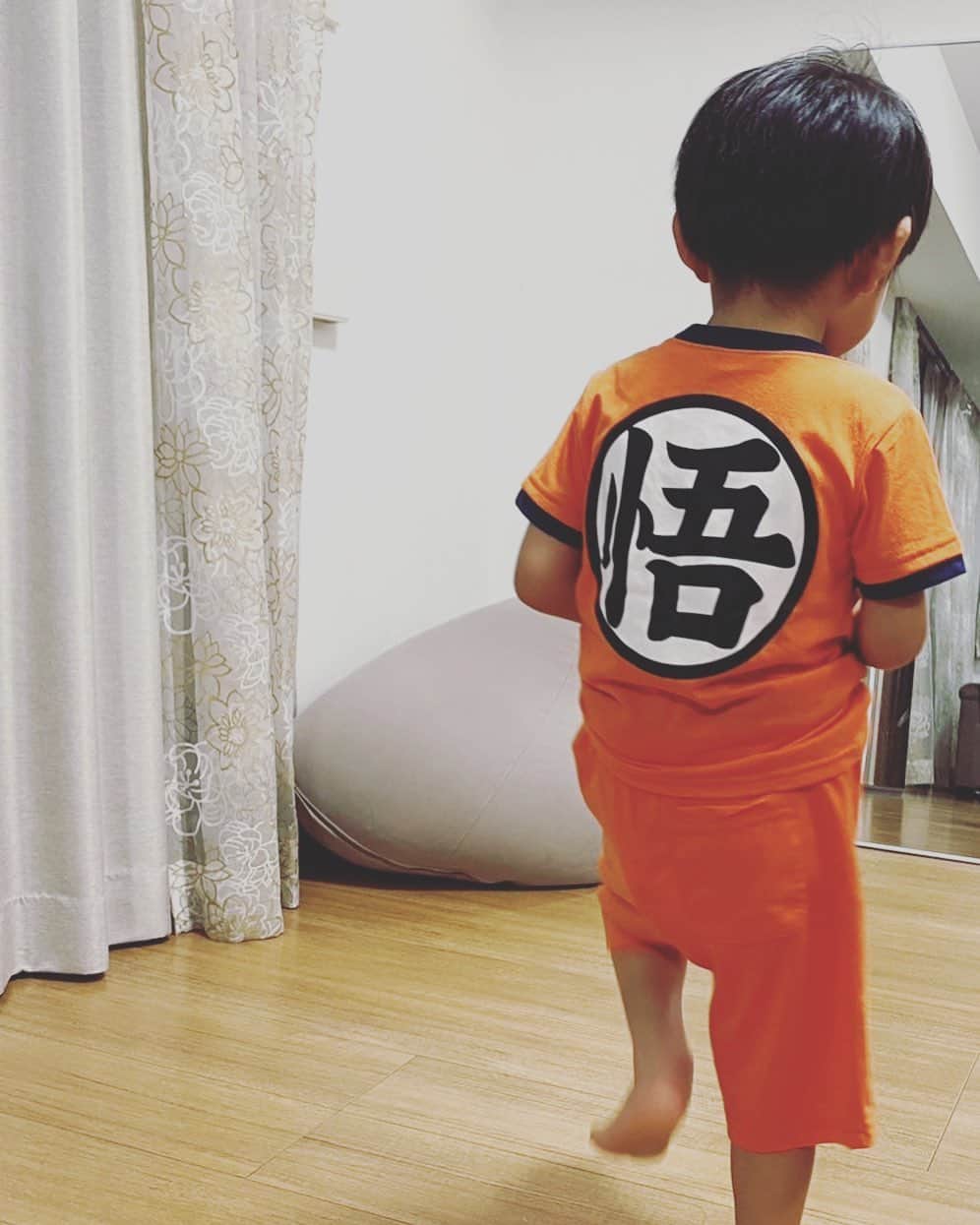 ヒラヤマンのインスタグラム：「修行してるらしいww #5歳 #クレしんも着せたい」
