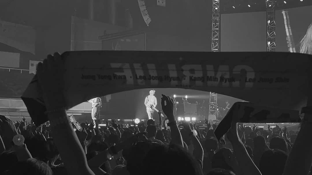 チョン・ヨンファのインスタグラム：「はじめてのFNC Band Kingdom DAY - 1 おわりました！幸せええええええ🥹❤あしたはもっと소리질러しますからもっと大きな声でおねがいします！！！앞으로도 자주 あいましょう！🫡」