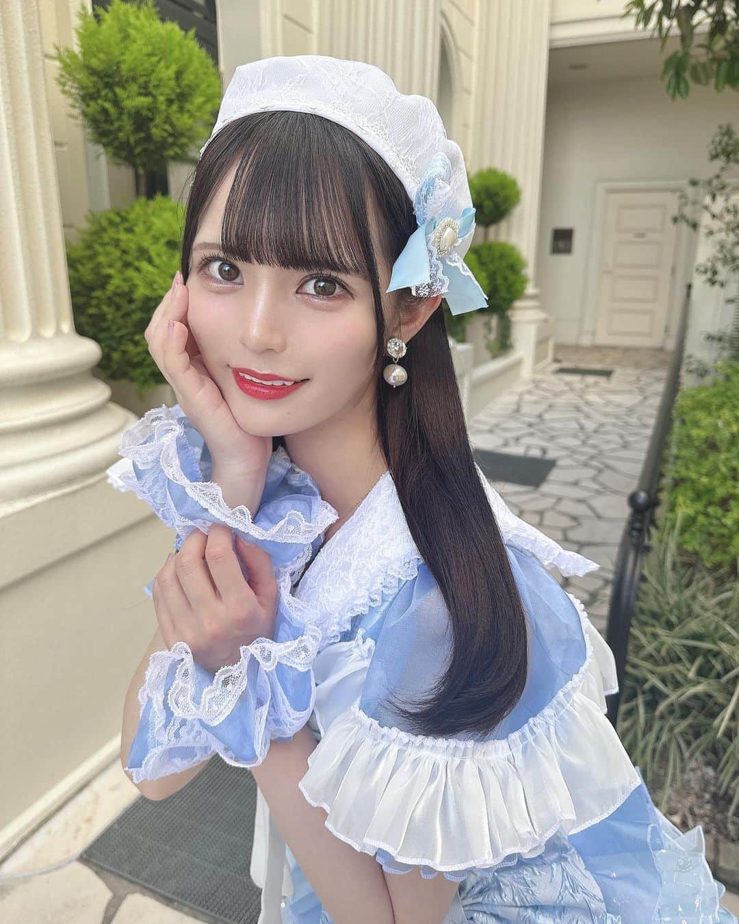 桜井ひかるさんのインスタグラム写真 - (桜井ひかるInstagram)「新衣装🍧新アー写公開されました💭  夏！ということで今回の衣装は 水色でかわいいの〜‎ ૮ • ·̫ • ა アイドルになって初めて水色の衣装で 新鮮でとってもうれしい〜🥹 デビューして2ヶ月でまた衣装を 作っていただけることが幸せです🤍  用意していただいたヘアアクセが 私はベレー帽だったので、 今回始めてストレートヘアにしてみました！ いつもアー写はツインテールなので、 どんな反応だろうってドキドキでした💭 ストレートヘアのろーるも 好きになってくれたらうれしいな🫶  今回の撮影に向けてトリートメントを @_mayukooon さんにしてもらいました🎀  靴はモデルをさせていただいている @cstandp_official さん👟  8/1の新宿BLAZEワンマンに向けて 毎日レッスン頑張っているので、 是非予定を空けて会いに来てくださるうれしいです！  新衣装は明日のライブからお披露目です！ 是非遊びに来てください૮ . ̫ .｡ ა  #新衣装#夏衣装#アー写#全身#ベレー帽#アイドル#アイドル衣装#アイドルグループ#マリン#マリンブルー#マリンコーデ#ベレー帽#ストレートヘア」7月8日 21時43分 - hikarunroll_