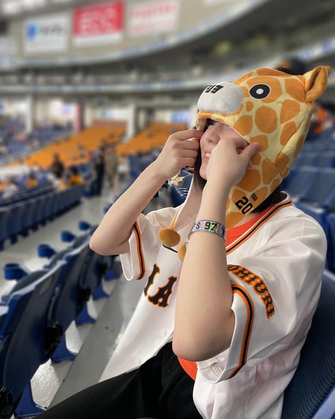 のインスタグラム：「野球観戦⚾︎  戸郷選手の完封 中田選手の1500安打 坂本選手のサヨナラホームラン 歴史的な瞬間を現地で見れて幸せでした‪‪☺︎‬ 5枚目はファームで菅野選手が先発の試合でした！  後半戦も沢山応援します📣✊🏻  #野球観戦#ジャイアンツ」