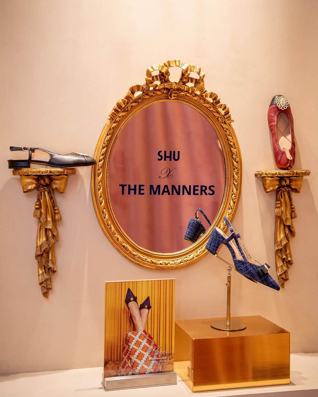 ニウィさんのインスタグラム写真 - (ニウィInstagram)「SHU X THE MANNERS collection ที่สุดของความทรงเกียรติ์ และทรงคุณค่า ที่ The Manners Sisters ราชนิกุลแห่งสหราชอาณาจักรอังกฤษ ได้ถ่ายทอดรสนิยมระดับ Royal  สไตล์อังกฤษแท้จริง ผ่านงานดีไซน์รองเท้าร่วมกับ @shu.global  #SHUxTheManners #everydqyluxSHUry #SHU」7月8日 21時46分 - newpatitta
