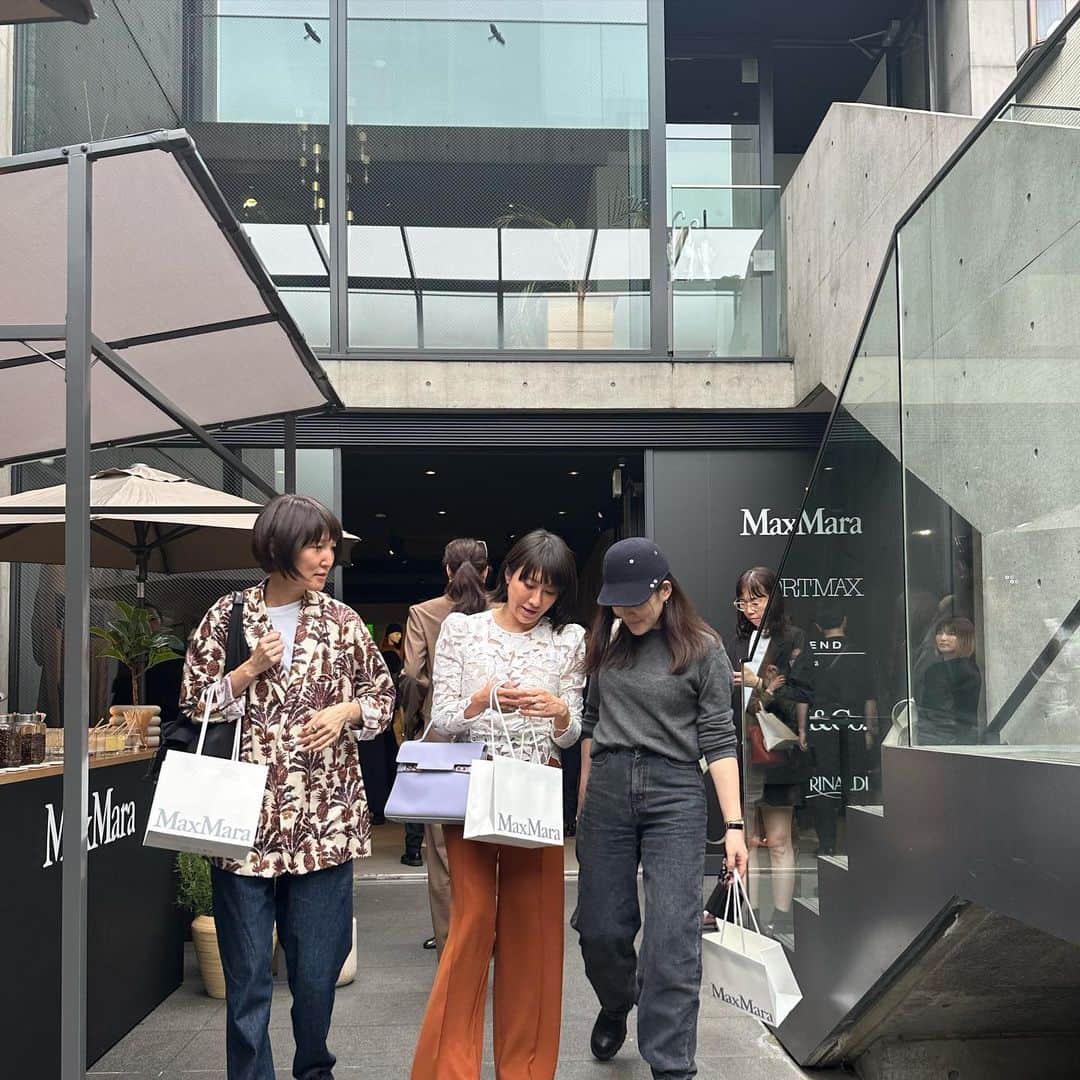 風間ゆみえのインスタグラム：「いつかの展示会、 @otonamuse @kayoko_watanabe  お買い物にも行けてないね😂  ここから1ヶ月かぁ。 早い！  充実してるってことか、笑」