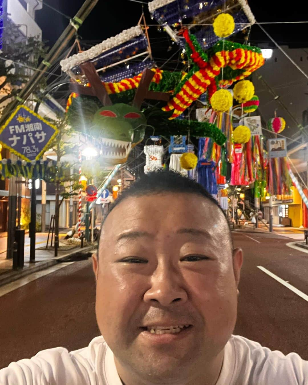 脇知弘さんのインスタグラム写真 - (脇知弘Instagram)「地元平塚の七夕祭り〜🎋  今年も露店はあまりなく七夕飾りメイン👍  入り口で人がいない時間帯に📸  #脇知弘#平塚七夕祭り#七夕飾り#メイン」7月8日 12時52分 - t_waki_at