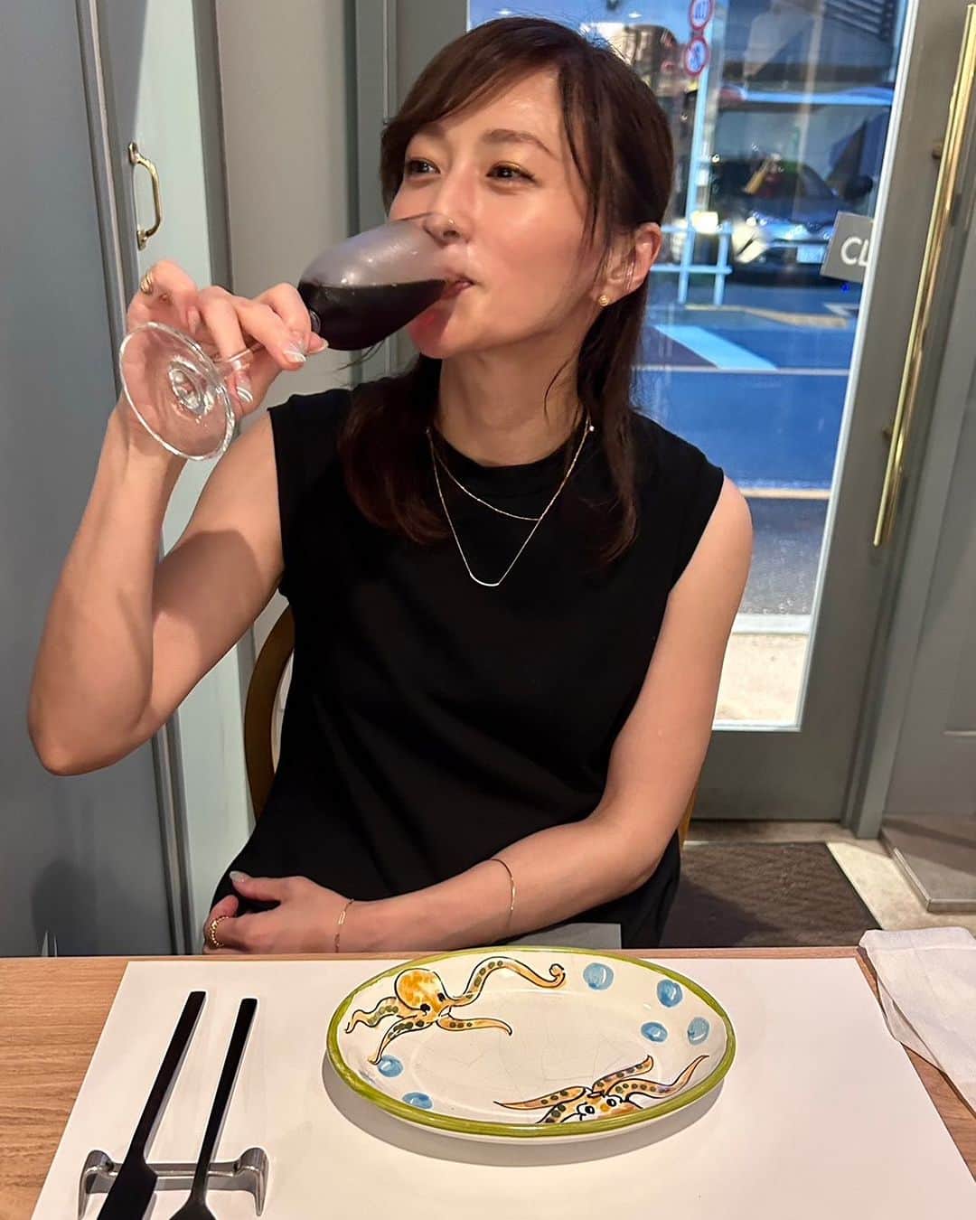 遠野舞子のインスタグラム：「. 気になってたイタリアンへ 赤ワインがおいしいです^_^」