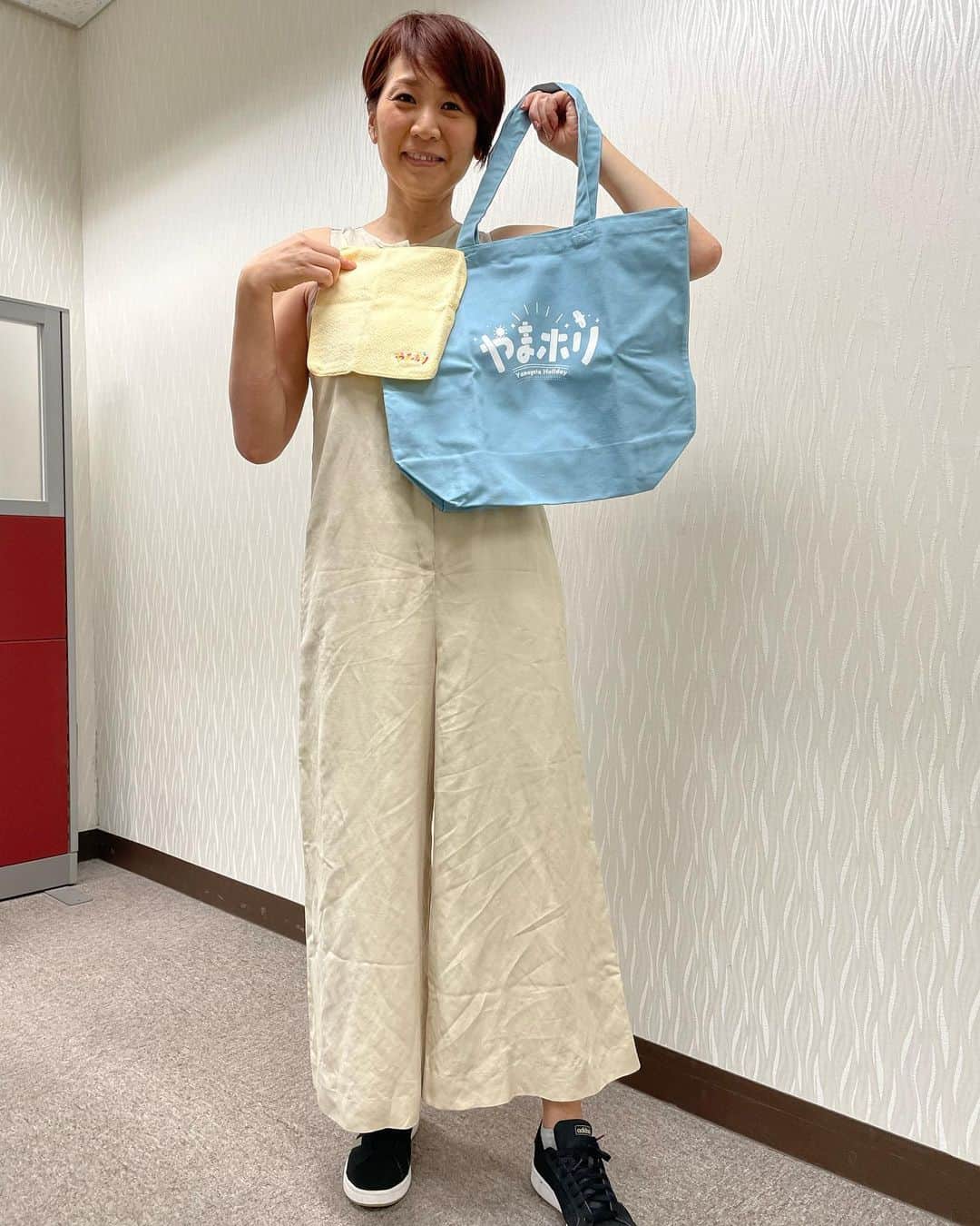 高橋みゆきのインスタグラム：「今日はやまホリでした😊ずっと暑い日が続いてたのに…今日は大雨🌧️少し肌寒い😓やまホリは楽しく色んな情報盛りだくさんでした💨 #NHK山形 #やまホリ #エンジョイホリデー」