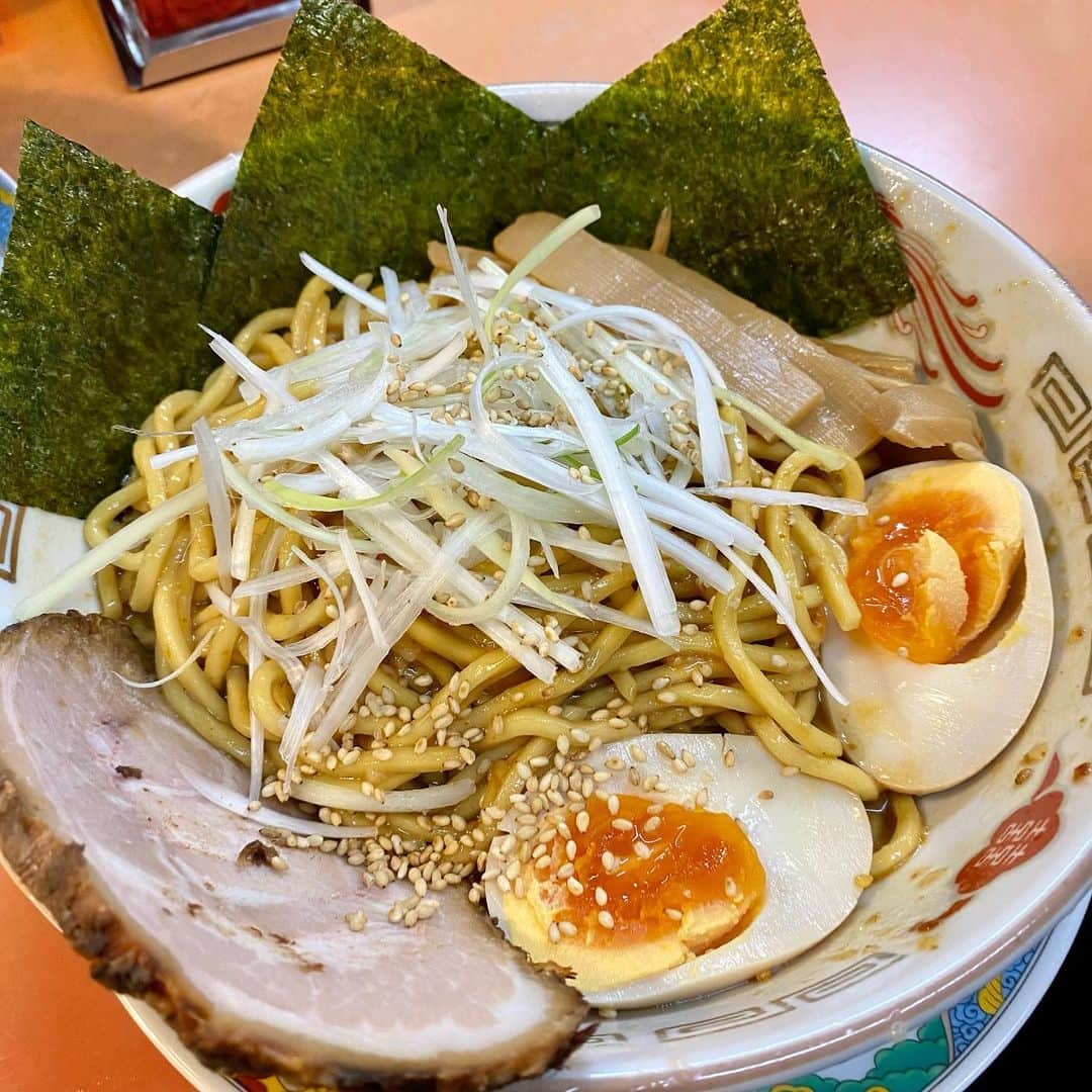 澤田修さんのインスタグラム写真 - (澤田修Instagram)「🍜幸来(東京・練馬) 久しぶりの光来。ラーメン(麺・固め)が美味しすぎて、油そばも追加注文🔥 そのあとミニストップのソフトクリームもいただきスッカリ整いました。 ご馳走様でした＼(^o^)／」7月8日 12時58分 - nikushokuju1