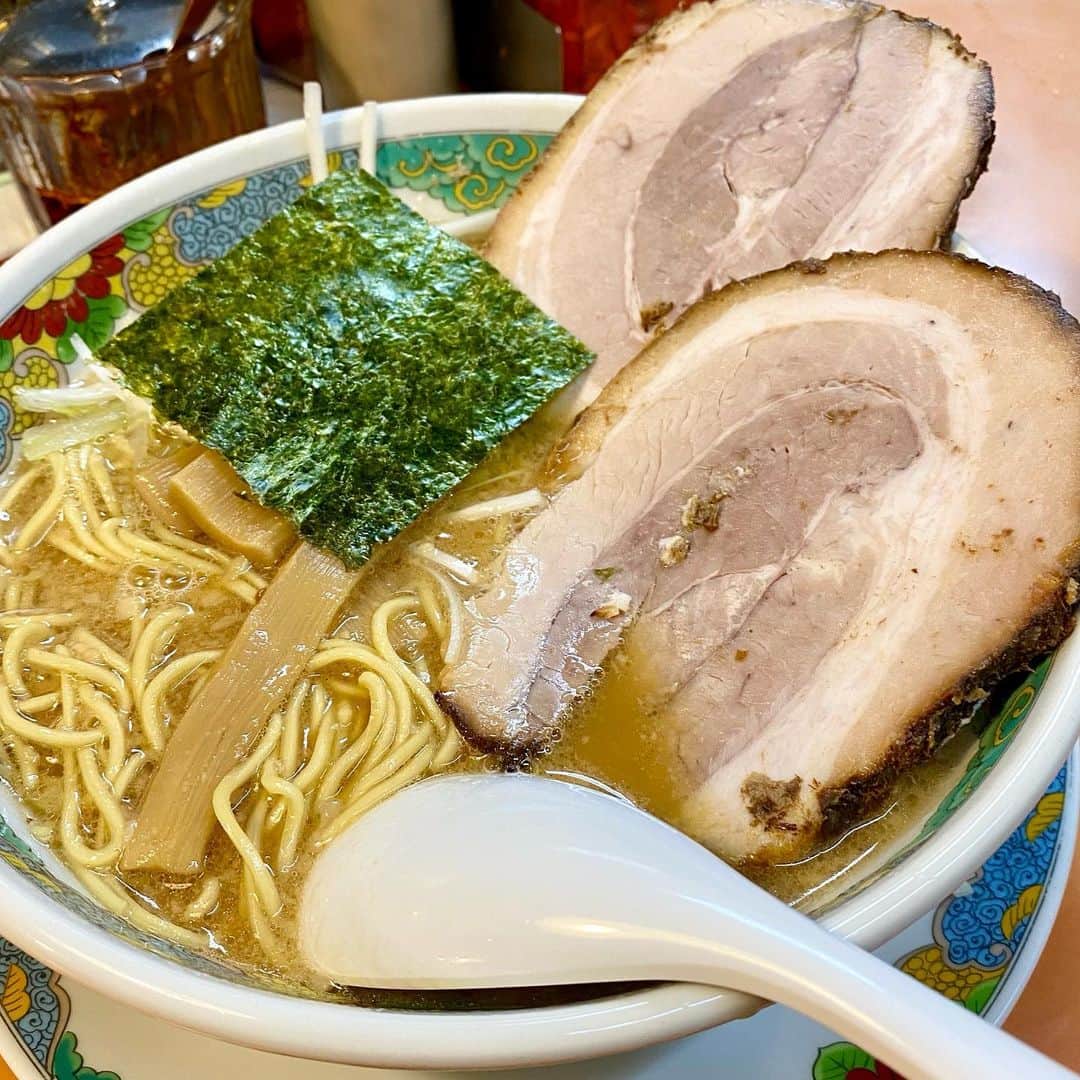 澤田修のインスタグラム：「🍜幸来(東京・練馬) 久しぶりの光来。ラーメン(麺・固め)が美味しすぎて、油そばも追加注文🔥 そのあとミニストップのソフトクリームもいただきスッカリ整いました。 ご馳走様でした＼(^o^)／」
