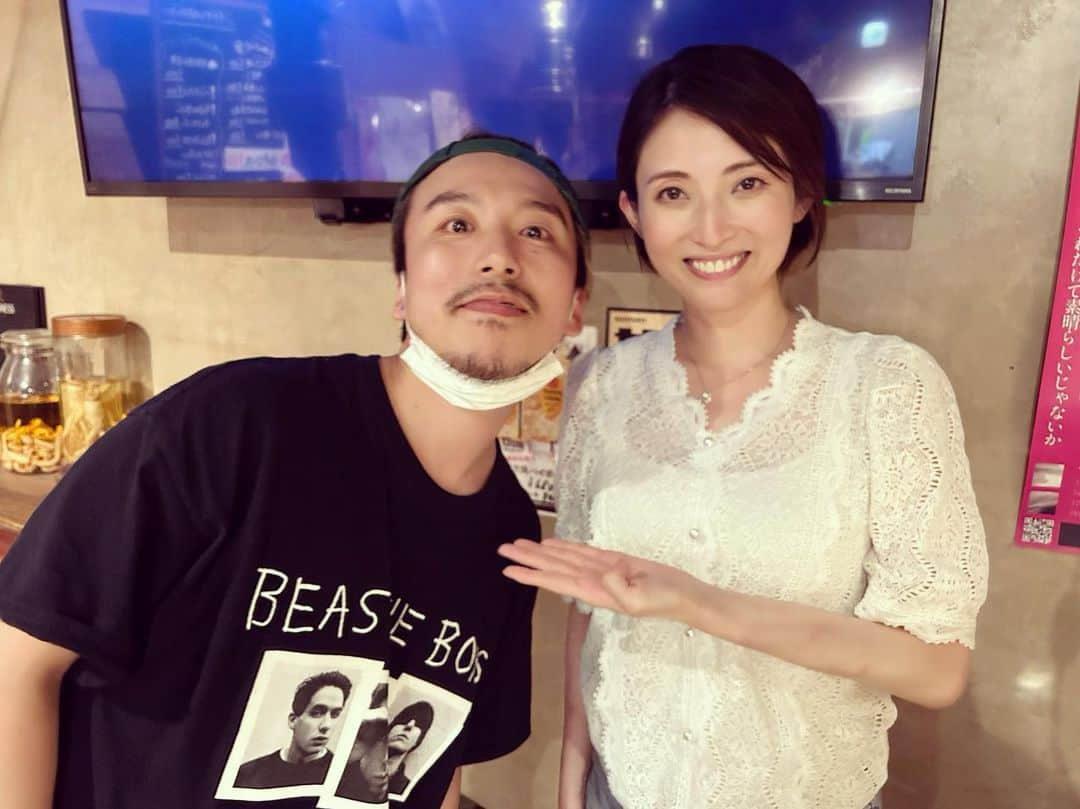 福田ゆみさんのインスタグラム写真 - (福田ゆみInstagram)「今回初めてご一緒させて頂いた。 作・演出の深井邦彦さん。 クニさんと共に悩み、闘って沢山の事を学んばせて頂いた。 毎日の緊張感も半端無かったし、そして何より楽しかった。 ありがとうございます。  今回合同企画と言う事もあり、ゴツプロ主宰、塚原大助さん始めゴツプロ！の皆様にも大変お世話になり沢山の力を頂きました。  こうして、千秋楽が迎えられたのも沢山の支えがあっからこそです！ 本当にありがとうございます！ 今回の想いを胸に、また前進します。  #ゴツプロ  #塚原大助 #ゴツプロ福田ユミプロデュースpresents  #朝私は寝るよ  #深井邦彦 #泉知束 #福田ユミ」7月8日 13時10分 - yumifukuda0511