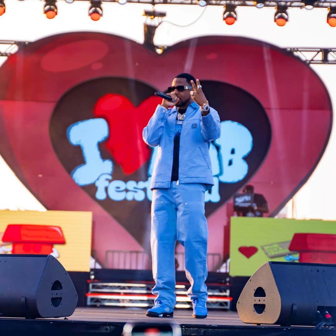 ファボラスのインスタグラム：「I don’t know no fucking Kiana !  [shot by @los_networkingz]   #ILoveRandBFestival」