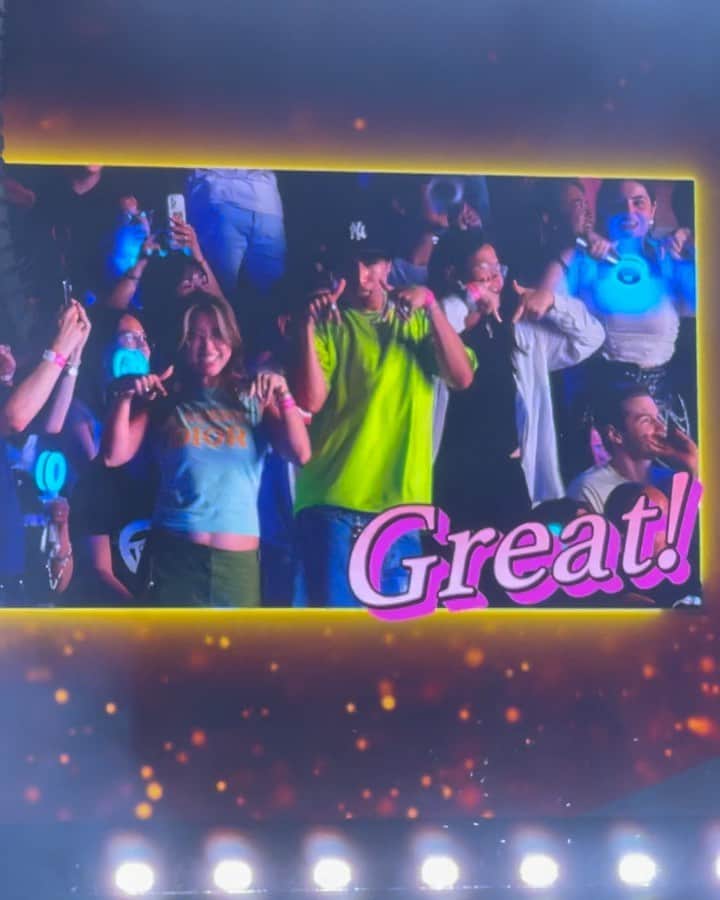 植野有砂のインスタグラム：「We were too good not to post 🫣♥️worth flying all the way from Tokyo 🥹💕 my dream came true !!! Thank you and love you twice 🩷🩷🩷ニューヨークまで来た甲斐があった🥲私とけみおくん念願のダンスバトル参加できました🥹🍭本当にかわいすぎてTWICEのライブのために色んなこと頑張れる🥹🩷 @twicetagram」