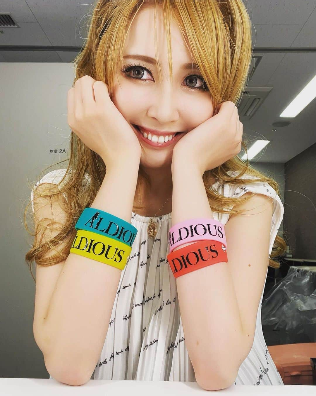 トキのインスタグラム：「今日からALDIOUS夏のツアーなのです💖❤️💚💛 まずは一本目！！！シブヤァァァァ！！！ #Aldious #アルディアス #aldioustoki」