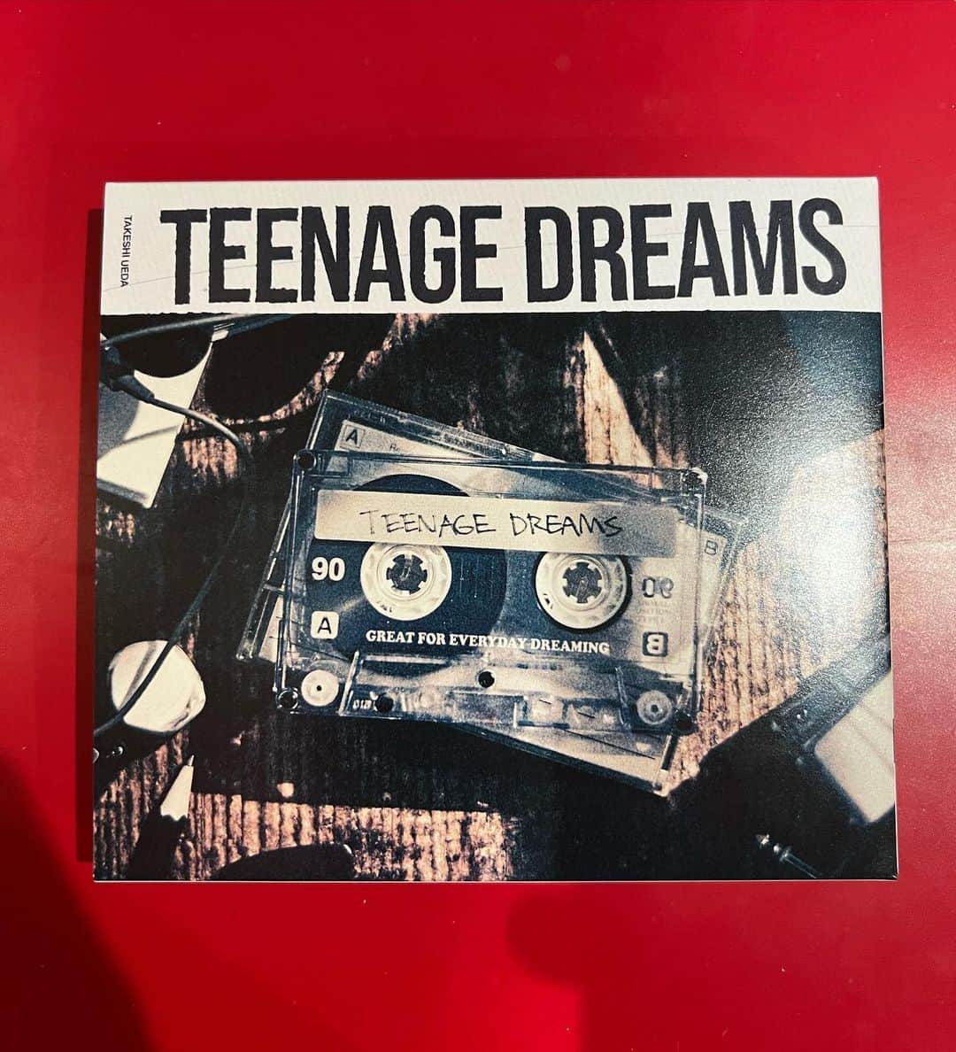のインスタグラム：「#✌🏻 #🎸  もう、前だけど  AA= TAKESHI UEDAのアルバム 『TEENAGE DREAMS』   9曲目のメリーゴーラウンドで、ギターを弾きました。  このアルバムは、剛士が10代の頃に影響を受けた曲たち  カバーアルバムです。  しかし、カブるね 聴いてきた曲、趣味嗜好  面白い！  #今井寿 #imaihisashi #guitar #bucktick #bt #🌈🌈🌈」