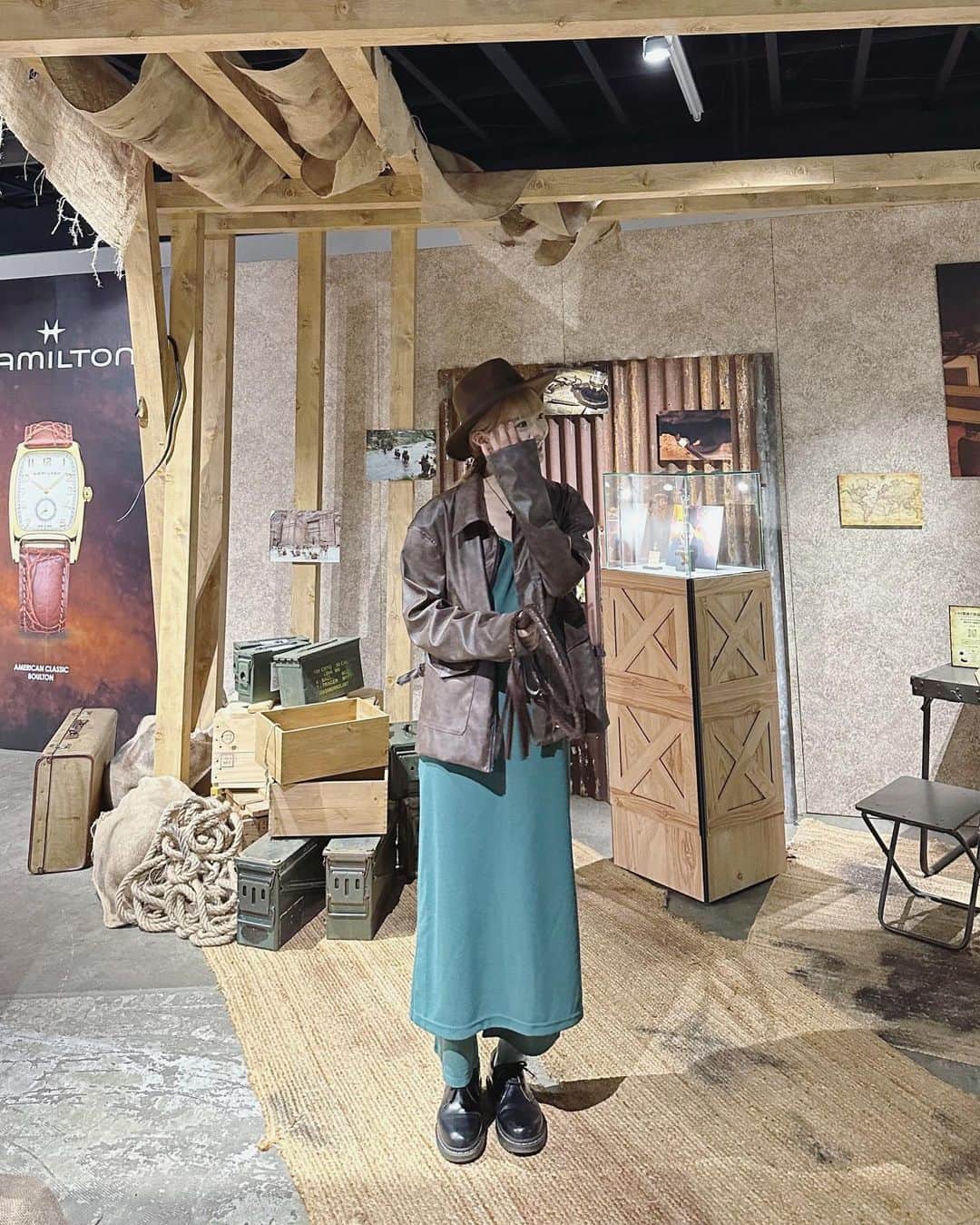 秋山衣梨佳さんのインスタグラム写真 - (秋山衣梨佳Instagram)「🧭🕷️⌚️ 　 　 冒険してきた〜🧭 謎解きして脱出成功したら HAMILTONのキーホルダーもらえる✌️ TDSのアトラクションで インディージョーンズが一番好き🤞 　 　 #インディージョーンズ#HAMILTON」7月8日 13時46分 - akiyamaerika