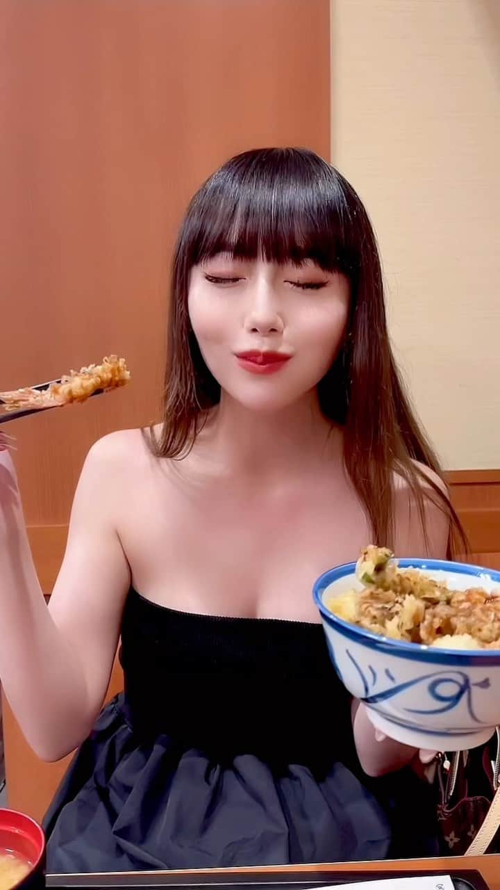 生田千秋のインスタグラム：「初めててんや行った🍤 天ぷらも海老が好き  #グラビア #グラビアアイドル #てんや #天丼 #てんぷら #赤坂 #グルメ女子 #グルメ #トレーニング女子 #チートデイ #cheatday #japanesefood #japan #japanese #japanesegirl #asiangirls #gravure #gravureidol #gravuremodel」